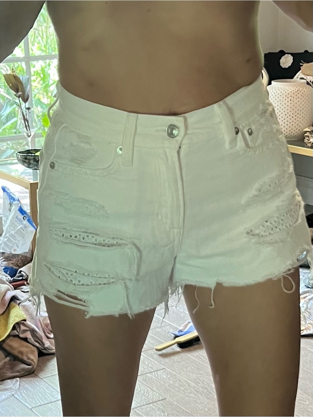 American Eagle Outfitters ‘Festival’ White Distressed Denim Shorts Size 0 NEW!